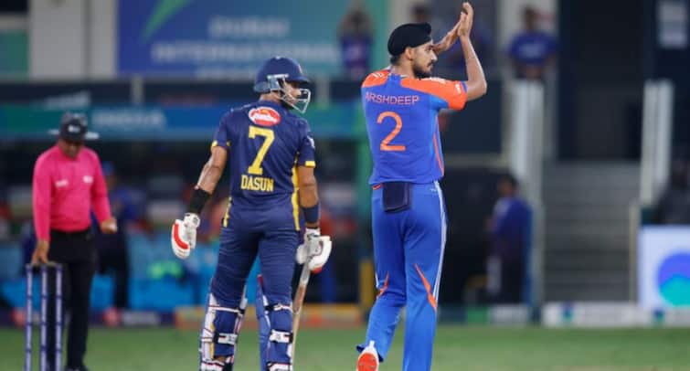 <div>Not-Out Controversy: Why Umpires Ruled Shanaka Not-Out Despite Samson's Clean Hit</div>