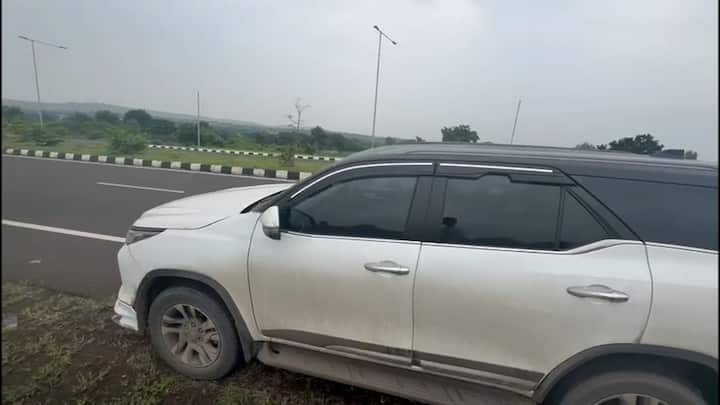 ओबीसी नेते प्रा. लक्ष्मण हाके  (laxman hake) यांचे अतिशय विश्वासू समजले जाणारे पवन कंवर (Pawan Kanwar) व त्यांच्या तीन साथीदारांवर तालुक्यातील सावरगावजवळ जेवण करत असतानाच 40 ते 50 अज्ञातांनी प्राणघातक हल्ला केला.