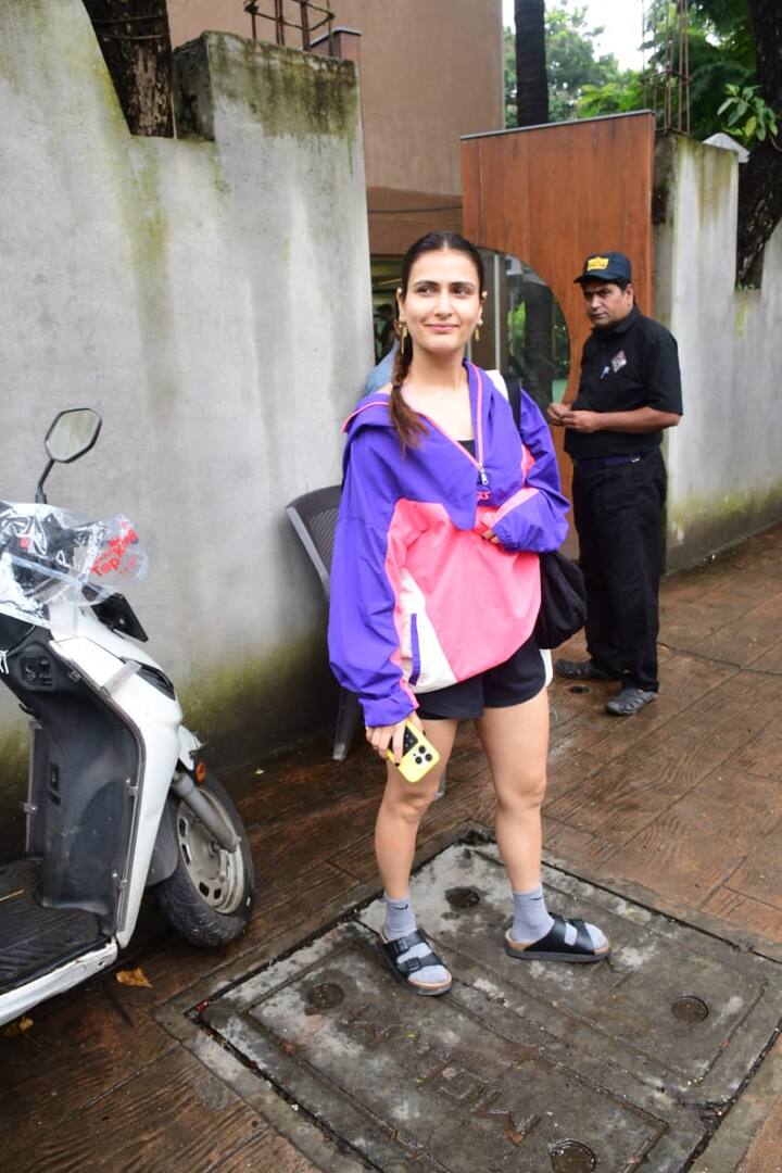 उनके इस कैजुअल लुक से यह इंस्पिरेशन मिलती है की स्टाइल से ज्यादा कॉन्फिडेंस सबसे बड़ा फैक्टर है.