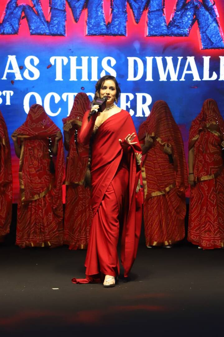 On the photos of Shraddha, a fan wrote- The moon came to the ground. At the same time, the other wrote- the real queen has come here.
