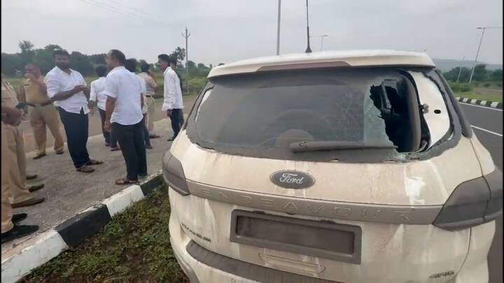 आज सकाळी लक्ष्मण हाके हे दैत्य नांदूर (ता. पाथर्डी) येथे आयोजित ओबीसी एल्गार सभेसाठी जात होते. प्रवासादरम्यान त्यांनी अहिल्यानगरजवळ नाश्ता करण्यासाठी थांबले.