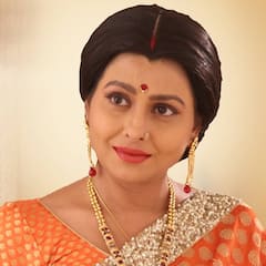 'तुलसी' की पहली समधन की 10 तस्वीरें, 47 की उम्र में भी हैं सिंगल, जीती हैं अपनी शर्तों पर जिंदगी