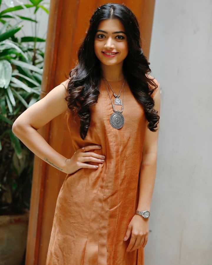 This is also a very old picture of Rashmika, in which she is seen in a very natural look.