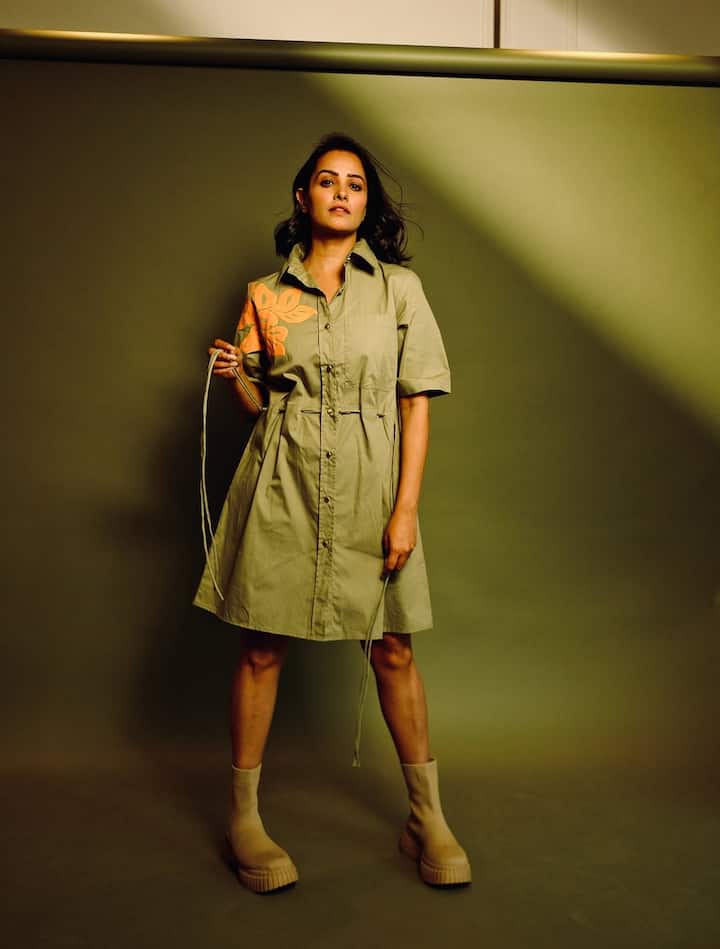 अनीता ने काफी छोटी उम्र में ही एक्टिंग की दुनिया में कदम रख दिया था.हालांकि, इसके बाद भी उन्होंने ग्रेजुएशन कंप्लीट की.