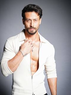 सिक्स-पैक ऐब्स ऐसे जैसे सीमेंट से बनाए गए हों! देखें टाइगर श्रॉफ के परफेक्ट फिजिक की तस्वीरें