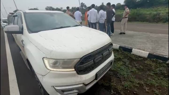 सुदैवाने हाके यांना शारिरीक इजा झाली नसल्याची माहिती मिळत आहे. हल्ल्याची माहिती मिळताच स्थानिक पोलीस घटनास्थळी दाखल झाले असून, अज्ञात आरोपींविरुद्ध गुन्हा दाखल करण्याची प्रक्रिया सुरू आहे.