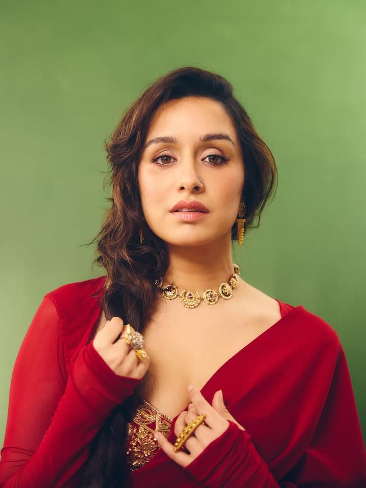 Shraddha Kapoor always remains in the headlines. Many times due to your films, many times due to looks.