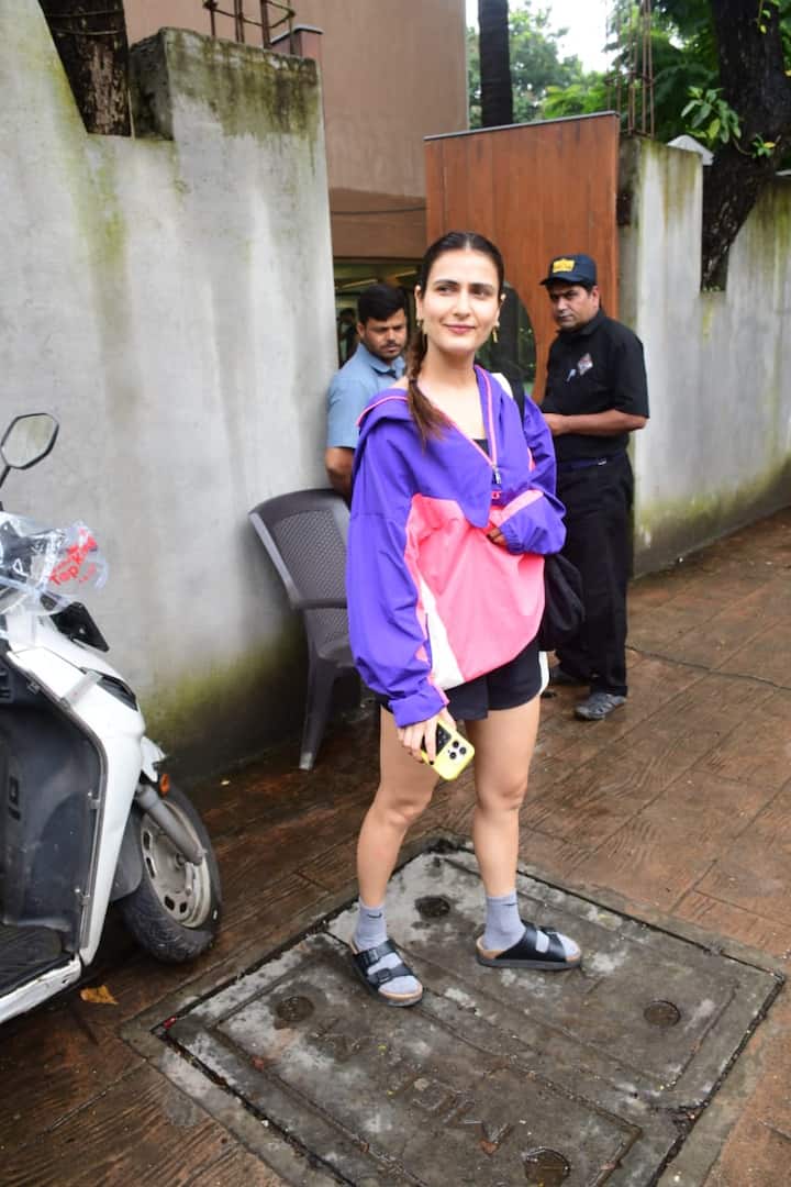 उनकी यह स्टाइल लोगों को इंस्पायर करती है कि कंफर्टेबल रहना और फैशन में दिखना एक साथ पॉसिबल है.