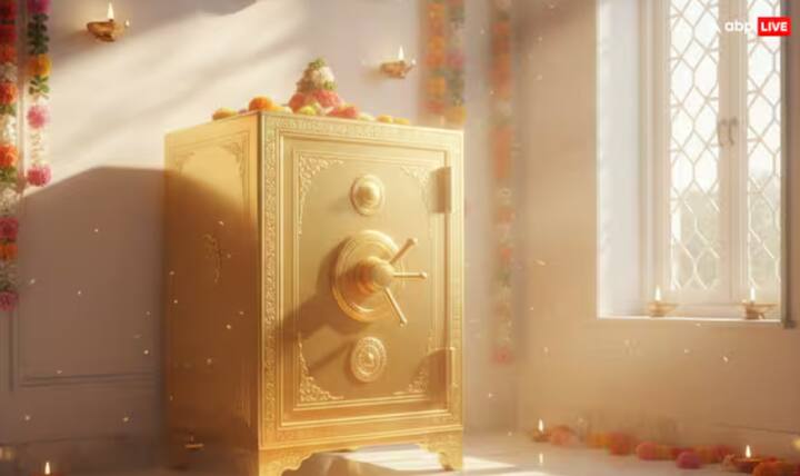 ਵਾਸਤੂ ਸ਼ਾਸਤਰ ਦੀ ਪਾਲਣਾ ਨਾ ਕਰਨ ਨਾਲ ਵਿਅਕਤੀ ਦੇ ਜੀਵਨ ਵਿੱਚ ਪੈਸੇ ਦੀ ਕਮੀਂ ਹੋ ਸਕਦੀ ਹੈ। ਇਸ ਲਈ ਦੀਵਾਲੀ ਦੌਰਾਨ ਇਨ੍ਹਾਂ ਤਿੰਨ ਥਾਵਾਂ 'ਤੇ ਪੈਸੇ ਰੱਖਣ ਤੋਂ ਬਚੋ, ਕਿਉਂਕਿ ਇਸ ਨਾਲ ਤੁਹਾਡੇ ਘਰ ਦੀ ਤਿਜੋਰੀ ਵਿੱਚ ਪੈਸਾ ਨਹੀਂ ਰਹੇਗਾ ਅਤੇ ਦੇਵੀ ਲਕਸ਼ਮੀ ਨਾਰਾਜ਼ ਹੋ ਜਾਵੇਗੀ।