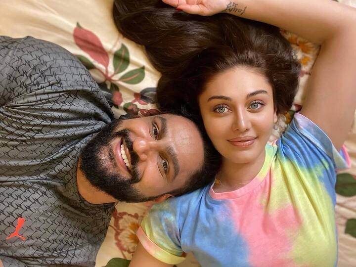 शेफालीचा नवरा अभिनेता पराग त्यागी याने नुकतेच एका यूट्यूब चॅनलवर शेफालीच्या पहिल्या भेटीपासून तिच्या शेवटच्या क्षणापर्यंतच्या गोष्टी शेअर केल्या आहेत.