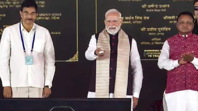 <div>PM Modi Unveils BSNL’s 'Swadeshi' 4G Network, Commissions 97,500 Towers From Orissa</div>