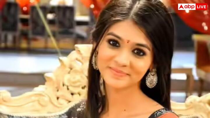 ये रिश्ता क्या कहलाता है में फिलहाल चौथा जनरेशन चल रहा है. शो के तीसरे जनरेशन में प्रणाली राठौड़ ने अक्षरा की भूमिका निभाई थी. अक्षरा ने अपनी बेटी का नाम अभिरा रखा था.