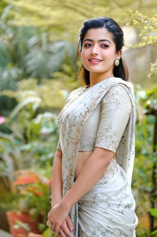 Talking about Rashmika's look, the actress was seen in a very simple style earlier.
