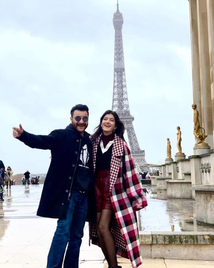 Shanaya Kapoor is one of the popular star kids of Bollywood due to her looks and style. The pair of Sanjay and Shanaya have also always been interesting for fans. They are often seen in a cool style with each other. Whether it is public events or social media posts, their bonding always becomes a topic of discussion.