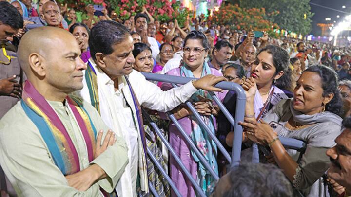 Tirumala News: శ్రీవారి సాలకట్ల బ్రహ్మోత్సవాలలో భాగంగా భక్తులకు అందుతున్న సౌకర్యాలపై టిటిడి చైర్మెన్  బీఆర్ నాయుడు, ఈవో అనిల్ కుమార్ సింఘాల్ నేరుగా భక్తులను అడిగితెలుసుకున్నారు.