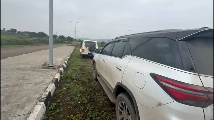 तर याआधी  नवनाथ वाघमारे यांच्या घरासमोर उभी असलेली स्कार्पिओ डिझेल टाकून जाळल्याची घटना समोर आली होती. या प्रकरणी पोलिसांनी अटकेची कारवाई केली आहे,