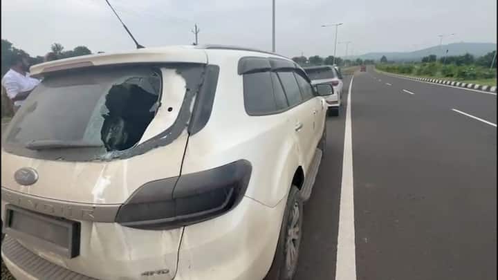 या हल्ल्यात कोणीही जखमी झालेले नाही, मात्र त्यांच्या कारचे नुकसान झाले आहे, हल्ल्यात काचा फोडण्यात आल्या आहेत.