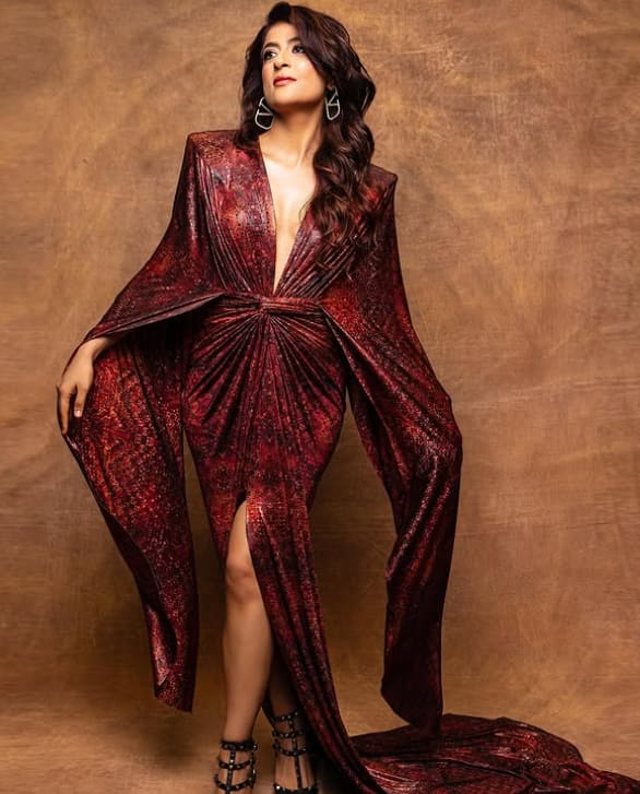 ताहिरा सोशल मीडिया पर काफी एक्टिव रहती हैं और अपनी एक से बढ़कर एक तस्वीरें शेयर करती रहती हैं.