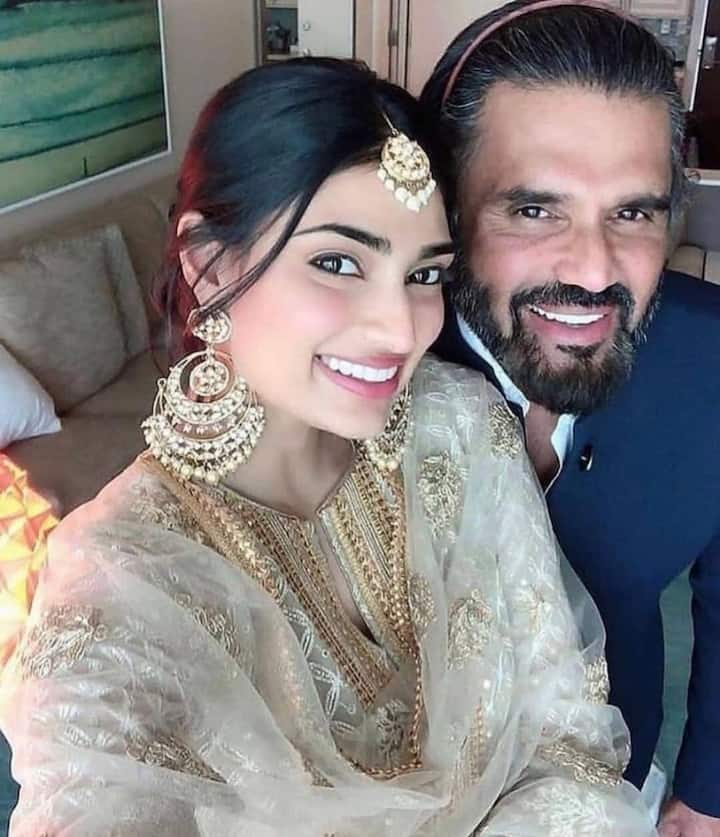 Sunil Shetty is quite protective about his daughter Athiya Shetty. The relationship between Sunil and Athiya is also always in the discussion. Both often share photos with each other. His cool and stylish look is always liked.