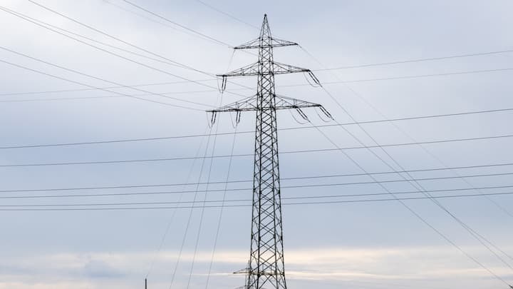 TN Power Shutdown: மின்சார பராமரிப்பு பணிகள் மற்றும் பழுது பார்க்கும் பணிகள் காரணமாக நாளை முக்கிய மாவட்டங்களில் மின் தடை செய்யப்படும் என்று மின்சார வாரியம் தெரிவித்துள்ளது