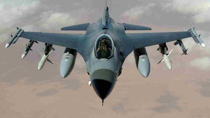 Most Dangerous Fighter Jet: दुनिया में सबसे ताकतवर फाइटर जेट किसके पास है, यह सवाल अक्सर हर देश की रक्षा रणनीति और तकनीकी क्षमता से जुड़ा होता है.