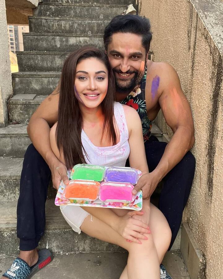 शेफालीच्या मृत्यूनंतर दोन-तीन दिवसांपर्यंत तिच्या नावाने अनेक पार्सल येत होते.