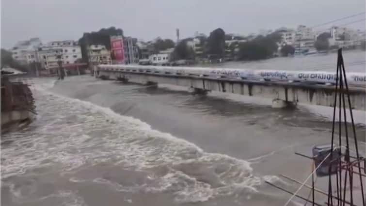 <div>Hyderabad's Musi River Swells After Heavy Rain; Over 1,000 Rescued As Roads, Bus Stations Flooded</div>