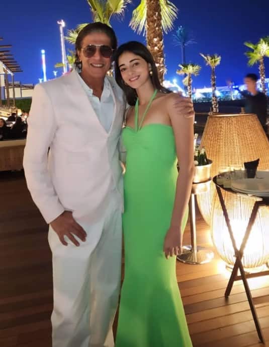 The pair of Chunky and Ananya have also always been interesting for fans. Ananya Pandey has made tremendous headlines from her first film and is included in the emerging actress of Bollywood. Chunky is very happy with Ananya's success and both share good bonds with each other. As soon as the bonding and style of both of them appear in the photo, everyone's eyes are fixed on them.