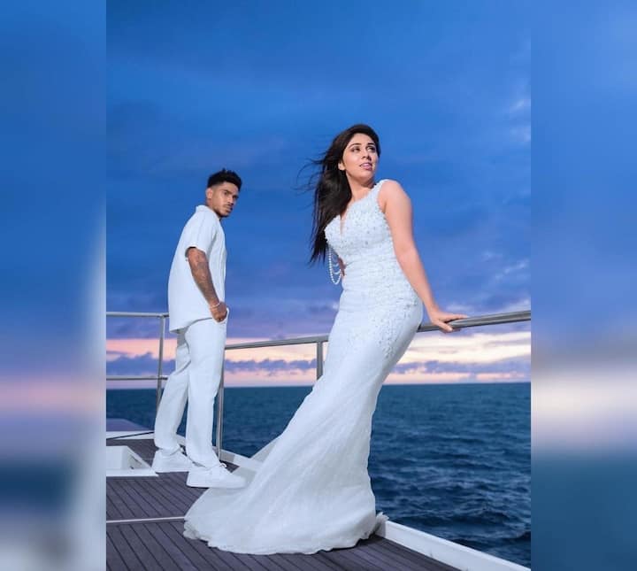 भारत आणि श्रीलंका यांच्या शुक्रवारी झालेल्या आशिया चषक स्पर्धेच्या सामन्यात श्रीलंकेच्या पथुम निसंकाच्या निसांके याने वादळी खेळी केली. पथुमा निसांके याने पथुम निसांका याने 7 चौकार आणि 6 षटकारांच्या मदतीने 58 चेंडूत 107 धावा कुटल्या.