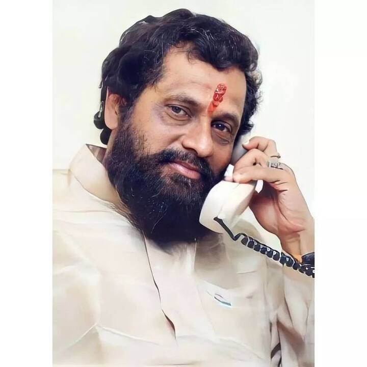 असं म्हणतात ना, दिघे साहेब आता नाहीयेत तर मी कसा त्यांच्या जवळ वगैरे होतो, तर असं नाहीये. एवढा जवळ वगैरेचा भाग नाहीये, पण निश्चित मला त्यांचा सहवास लाभला.