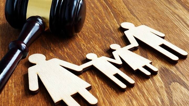 हिंदू उत्तराधिकार अधिनियम, 1956 के अनुसार पिता की संपत्ति में अधिकार उसके बेटे और बेटियों को मिलता है. चाहे बेटी शादीशुदा हो या अविवाहित. उसका हक बना रहता है. लेकिन बहू का नाम इसमें सीधे तौर पर शामिल नहीं है. यानी बहू ससुर की संपत्ति में सीधे हिस्सेदार नहीं होती.