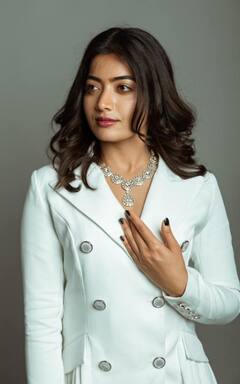 रश्मिका मंदाना की 10 तस्वीरें, पहली फिल्म से अब तक कितना बदल गया लुक