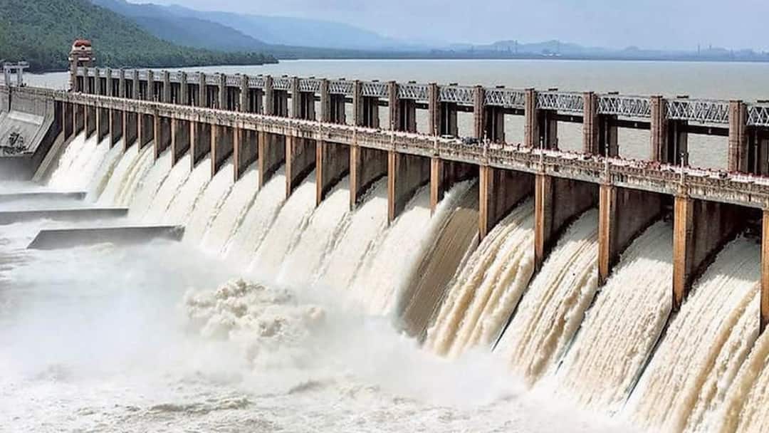 Mettur Dam : மேட்டூர் அணைக்கு நீர்வரத்து அதிகரிப்பு: 11 மாவட்டங்களுக்கு வெள்ள அபாய எச்சரிக்கை