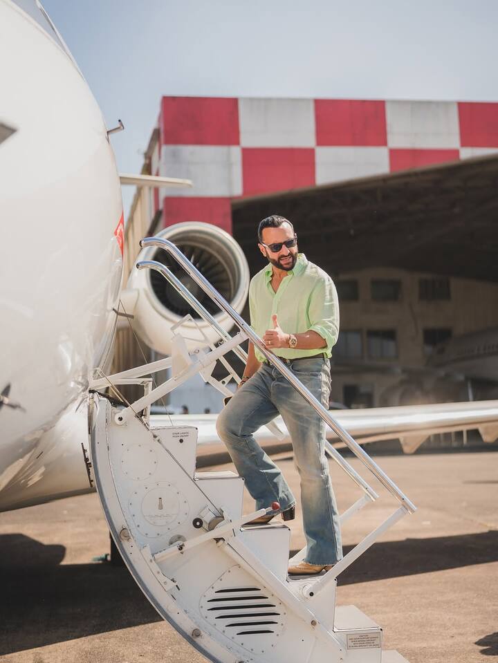 Saif's parenting took place in simplicity and habitation, while in the 90s there was a demand for the image of big, shiny stars.