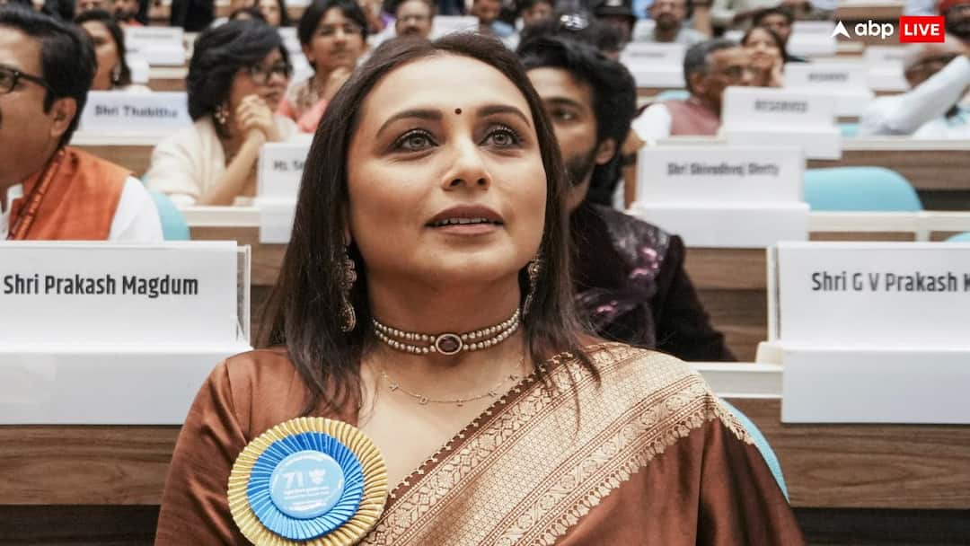 नेशनल फिल्म अवॉर्ड फंक्शन में रानी मुखर्जी ने क्यों पहना था बेटी आदिरा के नाम का नेकलेस? एक्ट्रेस ने बताई हैरान करने वाली वजह Rani Mukeji Revealed reason of Wearing Daughter Adira Name Necklace on National Film Awards Function 2025 नेशनल फिल्म अवॉर्ड फंक्शन में रानी मुखर्जी ने क्यों पहना था बेटी आदिरा के नाम का नेकलेस? एक्ट्रेस ने बताई हैरान करने वाली वजह