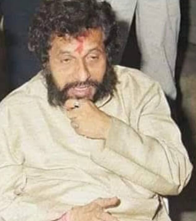 माझ्या पुढच्या गाडीत दिघे साहेब होते तेव्हा वंदनाच्या इथे तो अपघात झाला. आम्ही उजवीकडे वळून गडकरीला गेलो होतो.