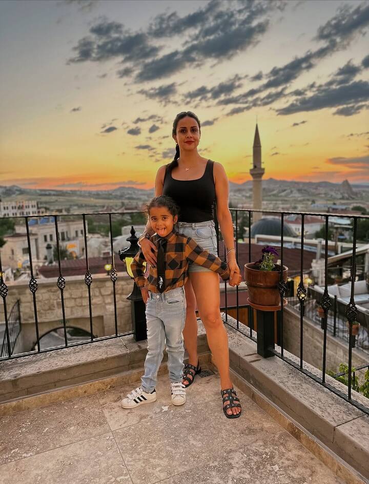 While keeping the son away from social media for about 6 months, the actress also faced many difficulties. Hasina herself has mentioned this in interviews. He says that Nihal means happiness and success, that is why he chose this name for his son. Talking about the workfront, the actress was last seen in the hit series 'Patal Lok Season 2'.