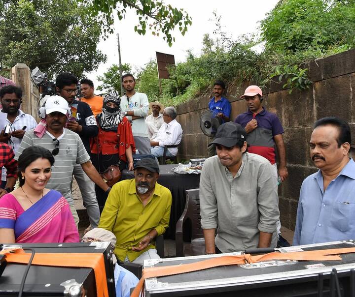 దర్శక నిర్మాతలు సుజీత్, దానయ్యతో పాటు సినిమాటోగ్రాఫర్ రవి కె చంద్రన్ తో ప్రియాంక అరుల్ మోహన్. (Image Courtesy: priyankaamohanofficial / Instagram)