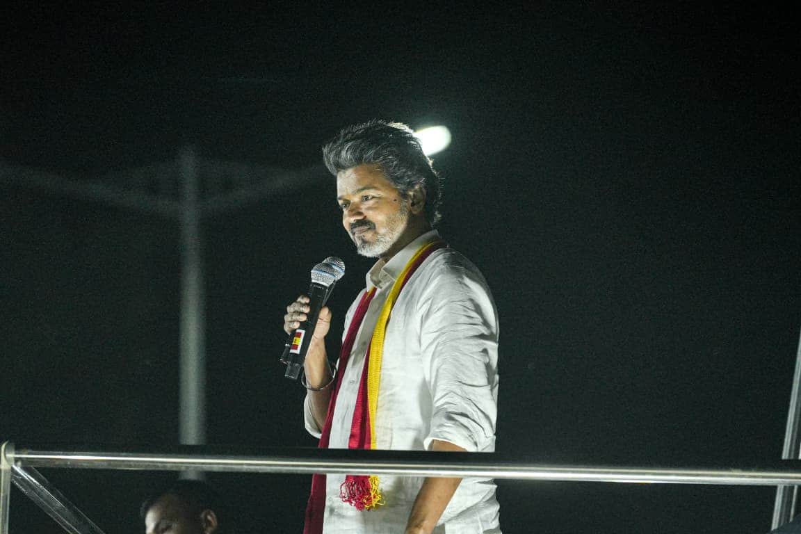 Karur Stampede: கடைசி வரை நேரில் வராத விஜய்.. ஆத்திரத்தில் மக்கள் - தவெக-விற்கு பெரும் பின்னடைவு!