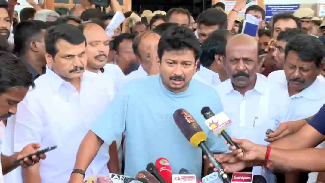 Udhayanidhi Stalin: ”கரெக்டா டைம்-க்கு வாங்க.. தொண்டர்களை கட்டுப்படுத்துங்கள்!” விஜயை விமர்சித்த உதயநிதி