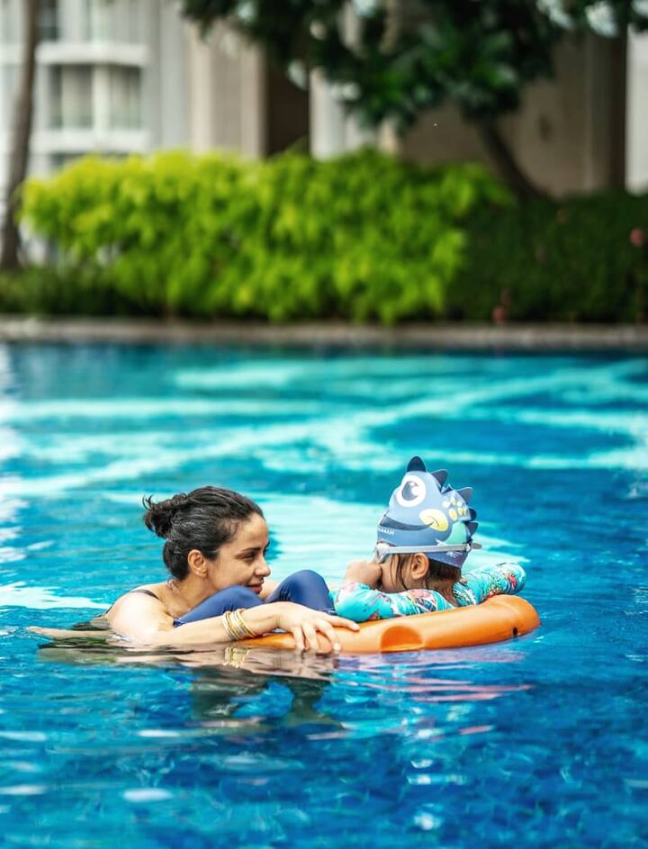This picture of Gul Panag was also very viral on social media where he was seen enjoying a bikini in a pool with his son. By the way, every act of the actress makes everyone crazy. But even after seeing his special bond with his son, fans lose their hearts.