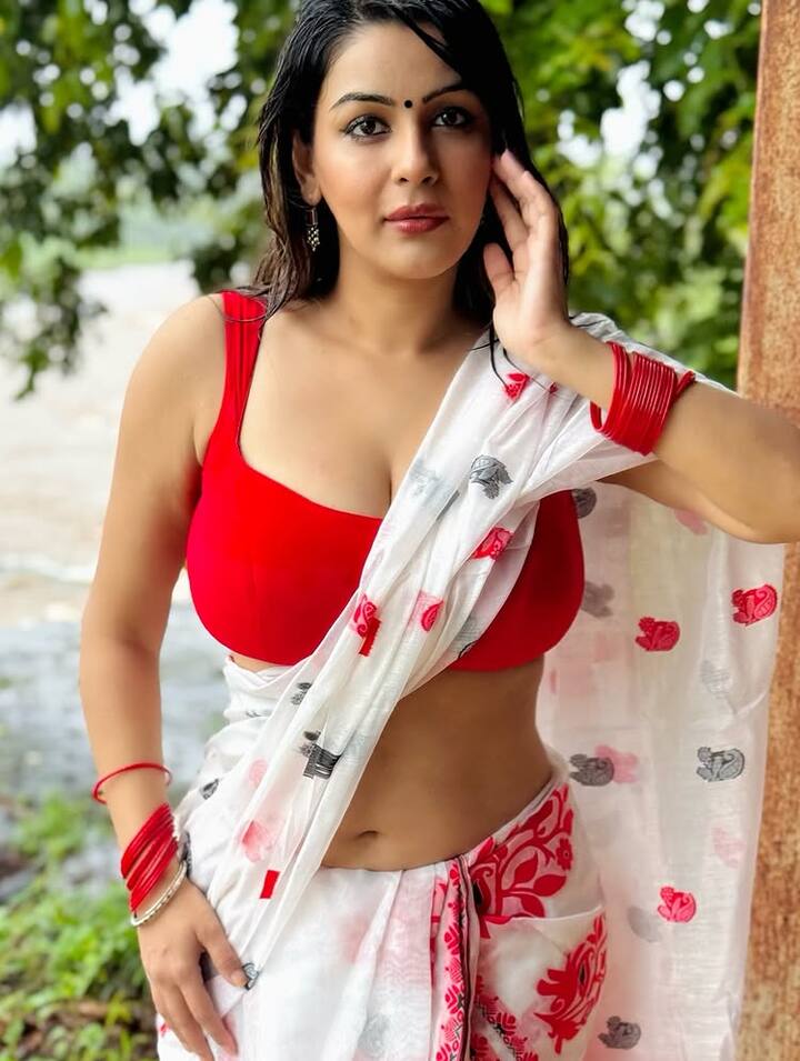 તમને જણાવી દઈએ કે,  યામિની મલ્હોત્રા બીગ બોસ 18થી ચર્ચામાં આવી હતી, જેમાં તેણે  વાઇલ્ડ કાર્ડ સ્પર્ધક તરીકે પણ ભાગ લીધો હતો.