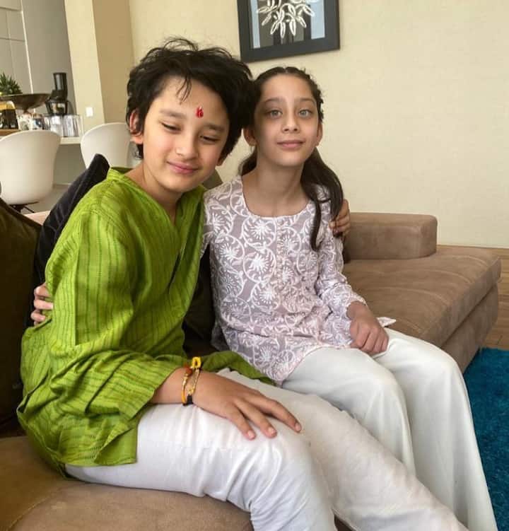 It is said that Iqra is a carbon copy of his father because his face innocence and smile looks exactly like Sanjay Dutt.