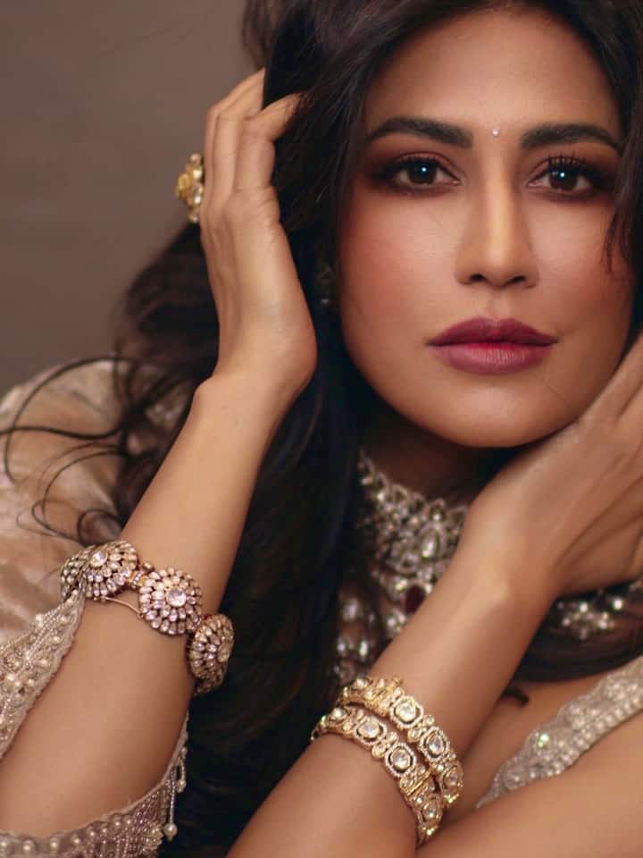 Also, Chitrangada Bala is looking beautiful in satal makeup.