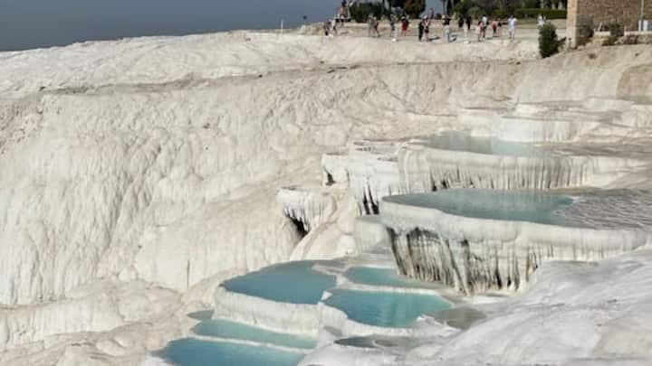 UNESCO has mentored both Pamukkale and Hiapolis as the World Heritage Site. The most special thing here is the staircase structure of the mountains. When the hot water flows downwards from the rocks, the calcium carbonate present in it makes a white layer fiercely.
