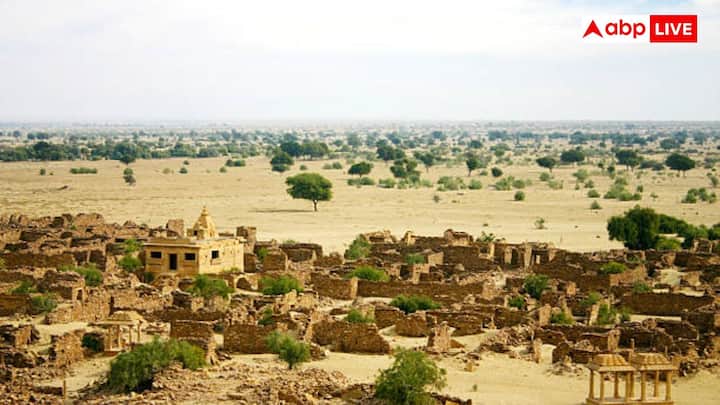 Kuldhara village, situated near Jaisalmer, is surrounded by its ghost stories. 200 years ago, Paliwal Brahmins left this village suddenly. Since then, this village has been ruled and local people and tourists also go here carefully.