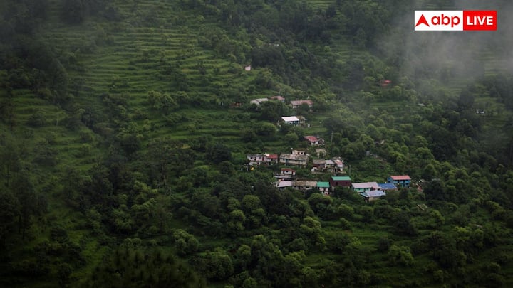 Apart from wild animals, natural disasters and local stories also increase the danger of these villages. The villagers here always have to be careful and their routine has to be changed accordingly.