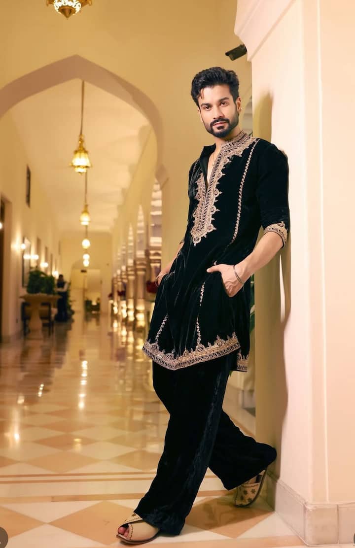 Royal Black With Golden Accents : Sunny looked dapper in a black kurta featuring broad golden borders along the edges, hemline, and neckline, lending it a regal touch. He paired it with plain black trousers, structured mojaris, and accessorized minimally with a sleek chain—making for a polished and sophisticated look.