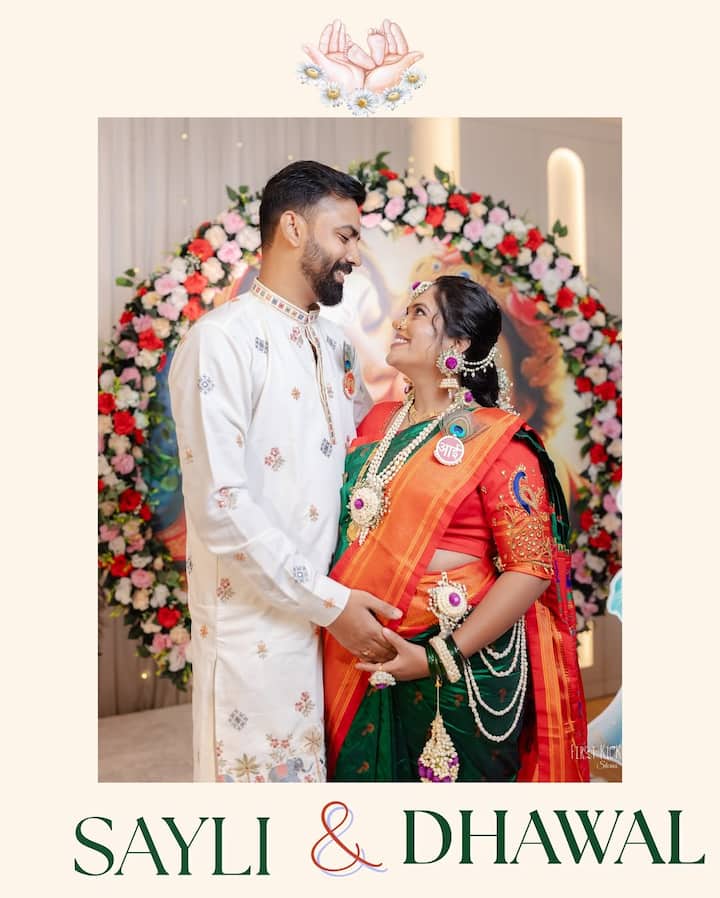 एक फोटो में सिंगर अपनी पति के साथ पोज देती हुई नजर आई. दोनों बेबी बंप थामकर फोटो क्लिक करवाई.