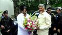 Chandrababu visits Pawan Kalyan: పవన్ కళ్యాణ్ నివాసానికి వెళ్లి పరామర్శించిన ఏపీ సీఎం చంద్రబాబు, త్వరగా కోలుకోవాలని ఆకాంక్ష
